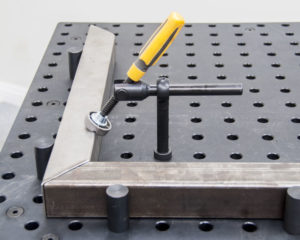 application pince t post pivotant buildpro 1