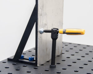 application 3 pince t post pivotante buildpro